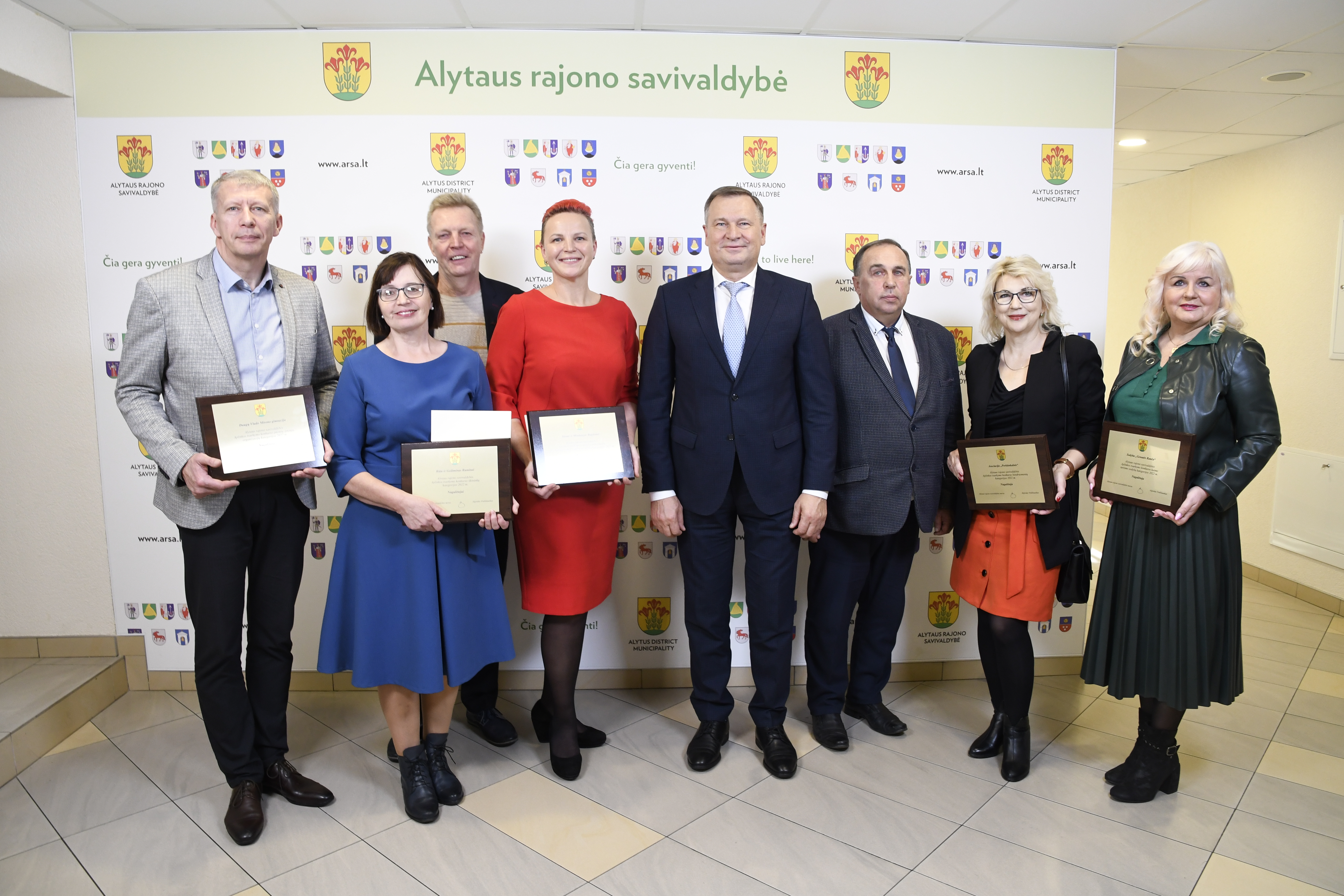 Rajono meras Algirdas Vrubliauskas Aplinkos tvarkymo konkurso dalyviams įteikė padėkas ir atminimo dovanas. 