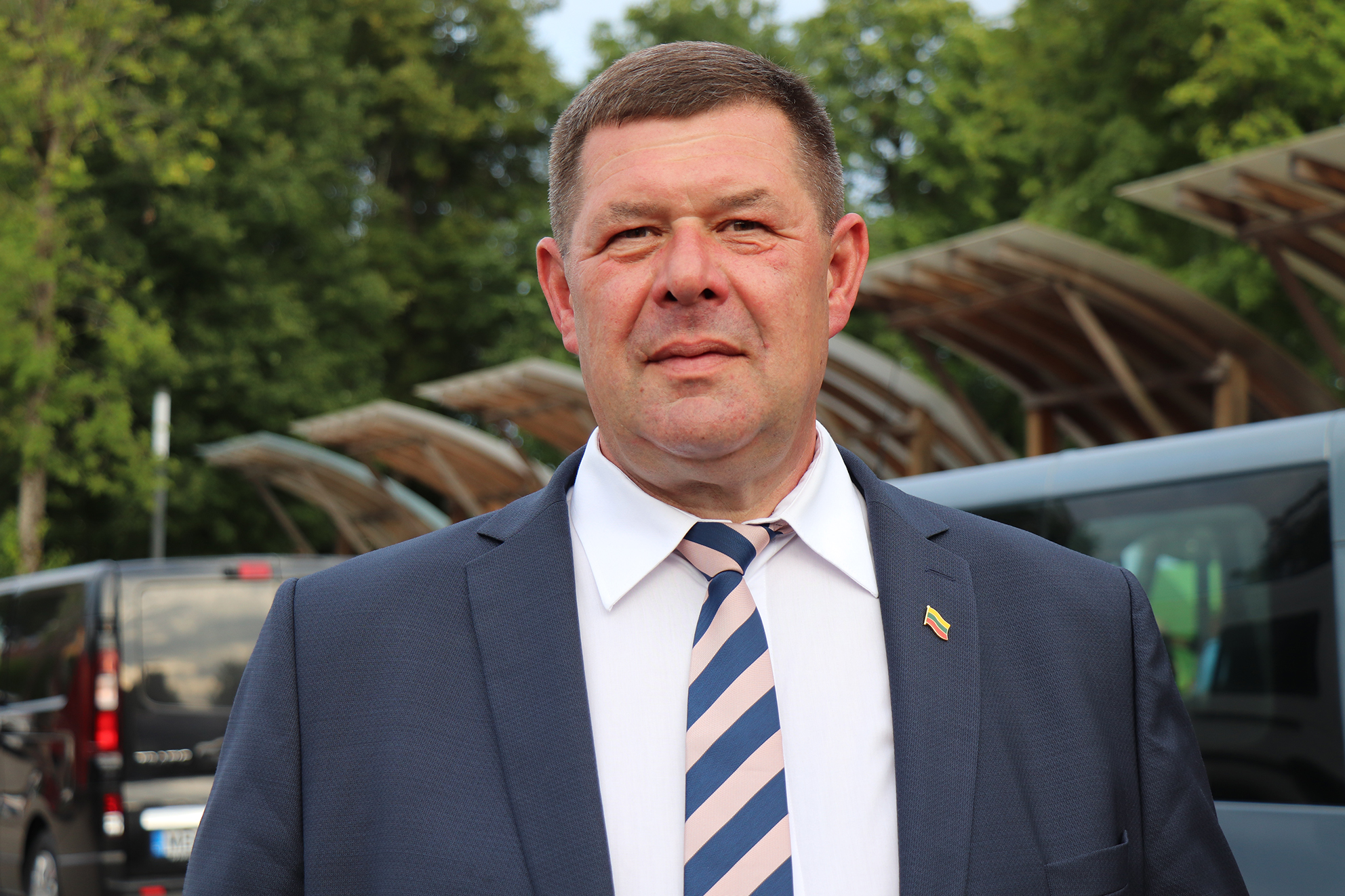 Tvar­kant ra­jo­no ke­lius bus ga­li­ma pri­si­dė­ti pri­va­čio­mis lė ...