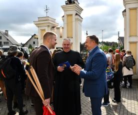 Alytaus rajono savivaldybės meras, Šv. Jokūbo kelio savivaldybių asociacijos prezidentas Algirdas Vrubliauskas palinkėjo sėkmės einantiems šv. Jokūbo keliu. Šį kartą į žygį išlydėjo Alytaus miesto moksleivius. 