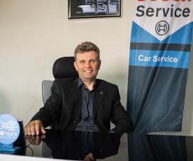MB „Au­to­rė­jas“-Aly­taus „Bosch Car Ser­vi­ce“ įkū­rė­jas ir sa­vi­nin­kas tech­no­lo­gi­jos moks­lų dak­ta­ras Ry­tis Zaut­ra.