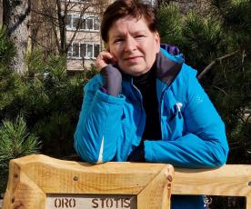 Regina Jasinauskienė lopšelio-darželio „Volungėlė“ aplinka rūpinasi jau 30 metų. Zi­tos Stan­ke­vi­čie­nės nuotr. 