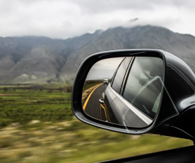 Tinkamas automobilio veidrodėlių reguliavimas yra ypatingai svarbus jūsų ir kitų eismo dalyvių saugumui. Peržiūrėkite šį gidą ir sužinokite, kaip tai atlikti teisingai!