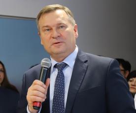 „Aš dau­giau ne­ke­ti­nu kan­di­da­tuo­ti į sky­riaus pir­mi­nin­kus“, – sa­kė Aly­taus ra­jo­no ta­ry­bos opo­zi­ci­jos ly­de­ris Algirdas Vrub­liaus­kas. Zitos STANKEVIČIENĖS nuotr.
