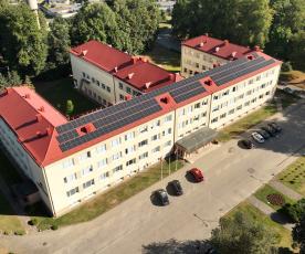 Alytaus kolegijoje veikia Svei­ka­tos moks­lų ir in­ži­ne­ri­jos fa­kul­te­tas Stu­den­tų g. 17 (nuotr.) bei In­for­ma­ci­nių tech­no­lo­gi­jų ir va­dy­bos fa­kul­te­tas Li­go­ni­nės g. 1C.