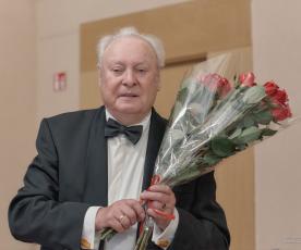 Ma­est­ro Al­gi­man­to Da­ba­šins­ko pa­svei­kin­ti at­vy­ko Mi­ros­la­vo Švč.Tre­jy­bės baž­ny­čios cho­ris­tai.    Juo­zo Mu­zi­ke­vi­čiaus nuotr.