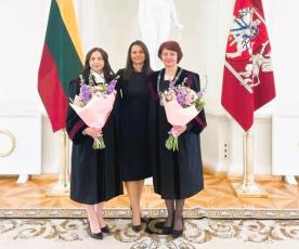 Naujosios teisėjos su Alytaus apylinkės teismo pirmininke Agne Petkevičiene (viduryje) s