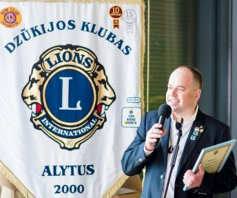 Andrius Stasiukynas: „Prieš daugiau kaip 20 metų kartu su tėčiu Algirdu Stasiukynu Alytuje įkūrėme LEO – vaikų ir jaunimo labdaros klubą, esantį po LIONS sparnu. Suaugęs perėjau į Alytaus Dzūkijos LIONS klubą. 