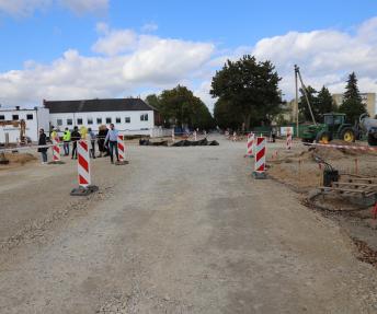 Rū­tų, Gar­di­no, Pul­ko gat­vių žie­di­nės san­kry­žos įrengimas pra­si­dė­jo ge­gu­žę ir tu­rė­tų bū­ti baig­tas spa­lio pa­bai­go­je. 