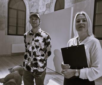 Parodos autorius Matas Janušonis ir muziejininkė Lina Valaitytė. Zi­tos Stan­ke­vi­čie­nės nuotr.