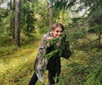 Eglė Juškaitė šiemet pateko į trejetuką pretendenčių tapti geriausia festivalio „Com•media“ aktore. Ji pasiūlyta už vaidmenį spektaklyje „Blogi keliai“, rež. Tamara Trunova.