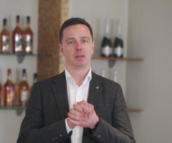 „MV Group Pro­duc­tion“ ge­ne­ra­li­nio di­rek­to­riaus Algirdo Či­bu­rio pa­ste­bė­ji­mu, šian­dien „Ali­ta“ dir­ba taip, kad ener­gi­jos ir idė­jų ne­tu­rė­tų pri­trūk­ti dar ma­žiau­siai 60 me­tų.   Fausto Augustino nuotr. 