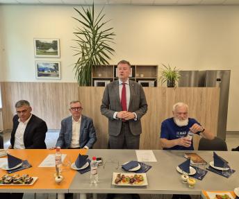 ARP­VA stei­gia­mo­sios kon­fe­ren­ci­jos prezidiumo dalyviai: Audrius Dailidonis („Tankos“), LPK viceprezidentas Alvydas Stulpinas, prezidentas Vidmantas Janulevičius ir Semion Bondarev („Astra LT“)